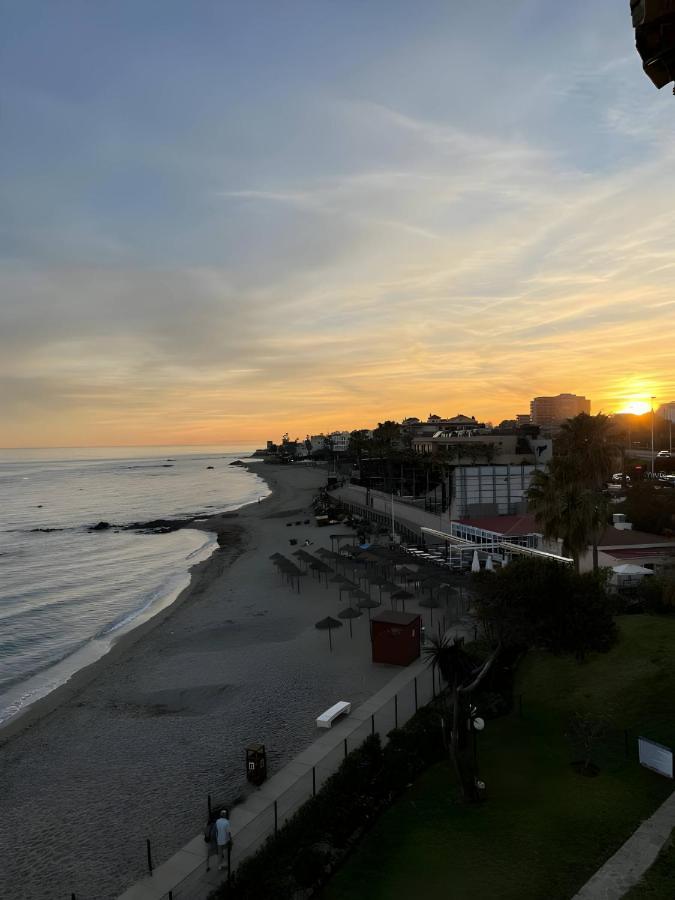 Apartment Aguamarina On The Beach Front Málaga Eksteriør billede